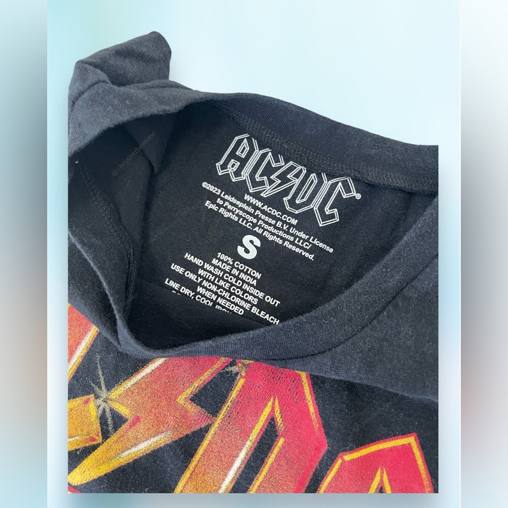 NEW AC/DC WASHED TEE WITH SIDE CHAIN - Picture 7 of 11